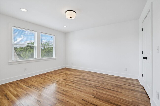 Building Photo - Beautifully Remodeled Home Just Minutes From Downtown Nashville
