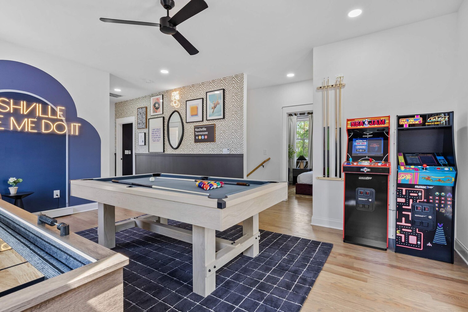 Building Photo - 930 Morrison St