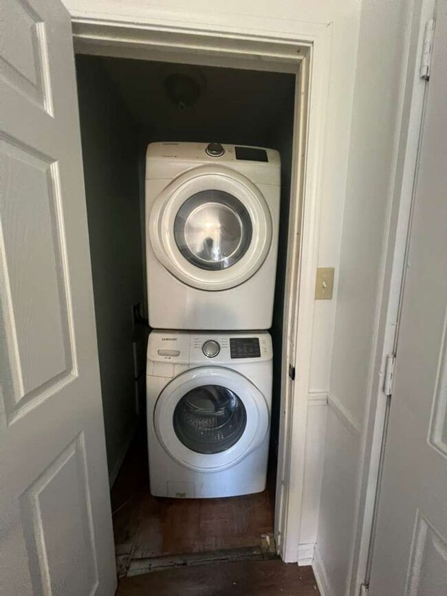 Building Photo - Updated 3-Bedroom Single-Family Home in the Heart of Lakewood