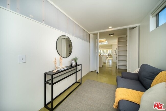 Building Photo - 46 Rose Ave