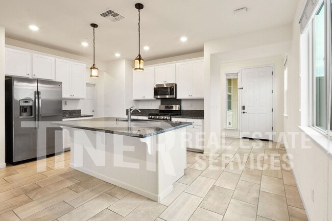 Building Photo - 3719 Edington Dr