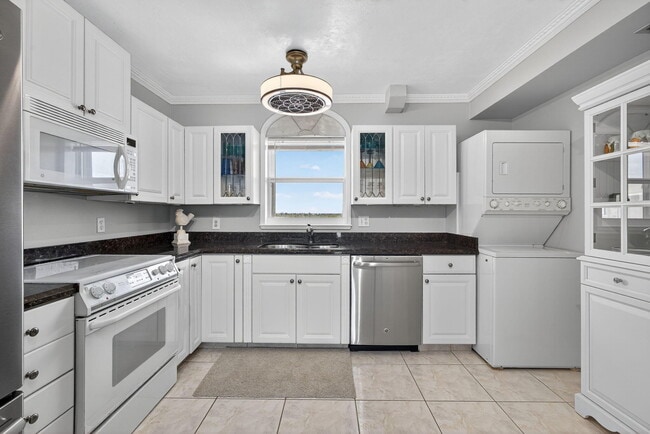 Building Photo - 801 Lake Shore Dr