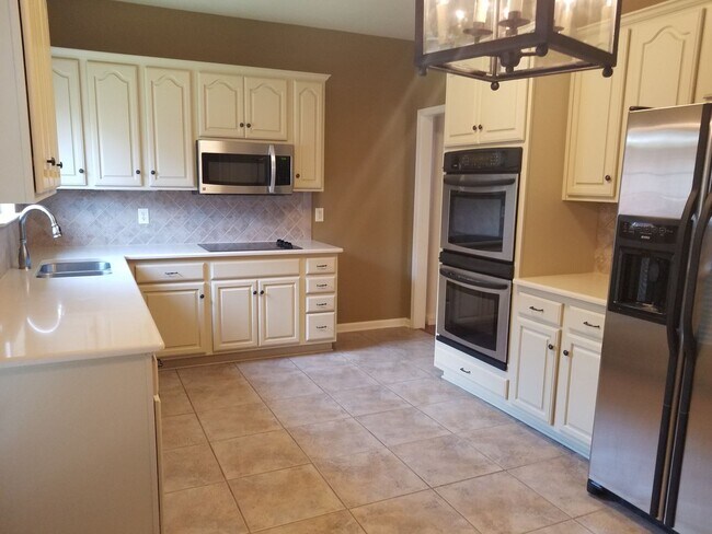 Building Photo - 4707 Mitford Cir