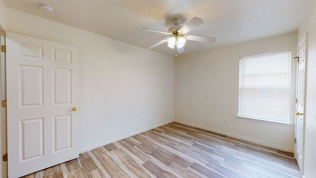 Building Photo - ALL TILE DUPLEX IN NOLANVILLE! RENT $1,295...