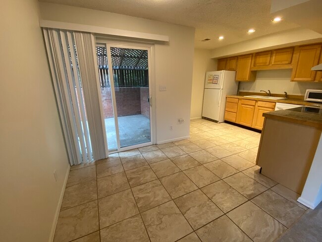 Building Photo - 2119 Spruce St