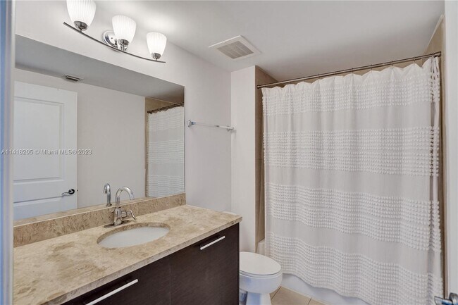 Building Photo - 480 NE 30th St