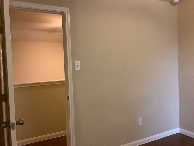 Building Photo - 6019 Brenwood Trails Ln