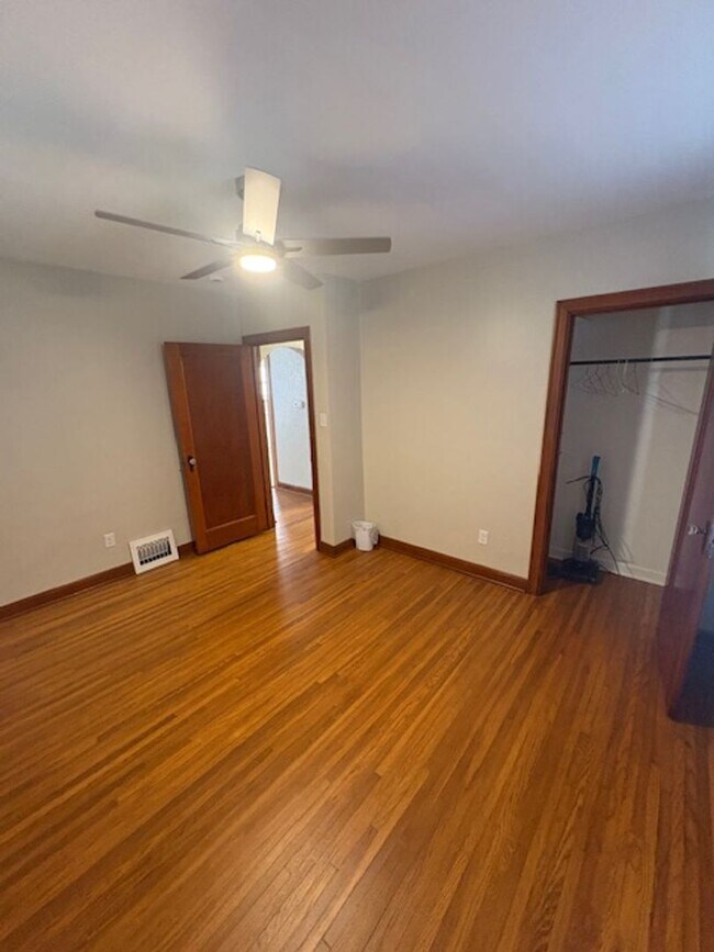 Building Photo - COMPLETE Remodel 2 Bedroom / 1 Bath House