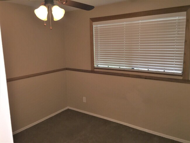 Building Photo - **MOVE-IN SPECIAL 50% OFF MOVE-IN MONTH!!!!** **BEAUTIFUL 3br/2ba TOWNHOME (ELLIOTT & ARIZONA AVE)**