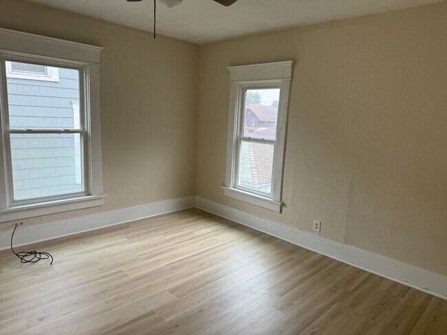 Building Photo - 2-3 Bedroom Home Canton