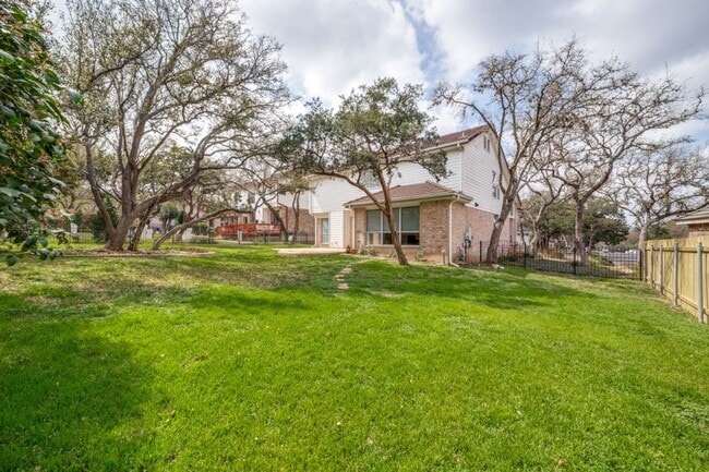 Building Photo - RENOVATED 4-BEDROOM IN MISSION RIDGE