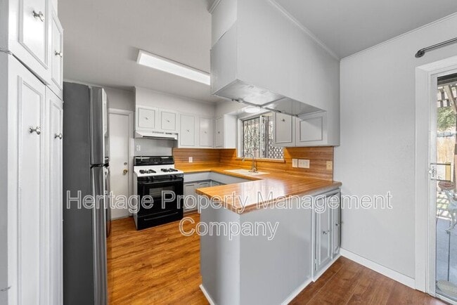 Building Photo - 303 Marquis Ln