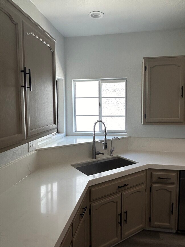 Building Photo - 2835 Cherry Hills Dr