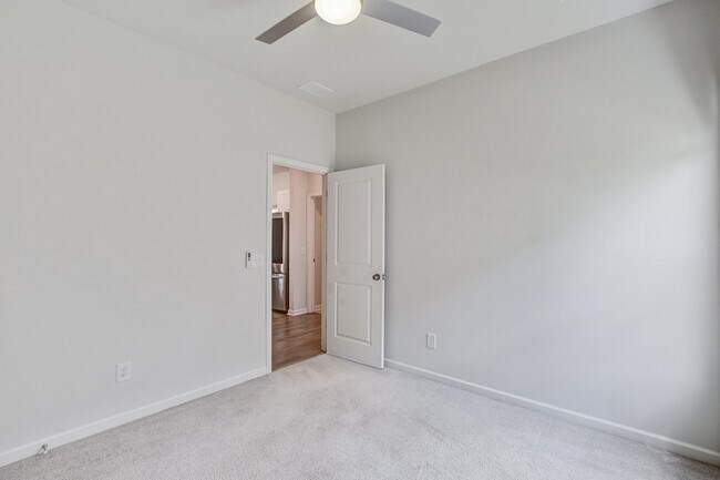 Building Photo - 347 Matuskovic Dr