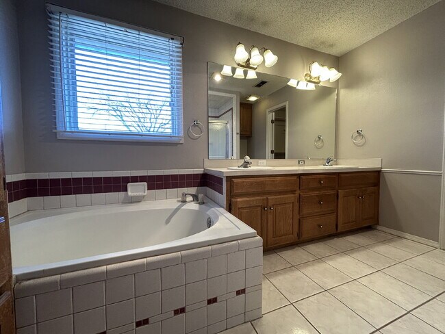 Building Photo - Large Luxurious Home in Whisperwood Subdivision Includes Access To Pool