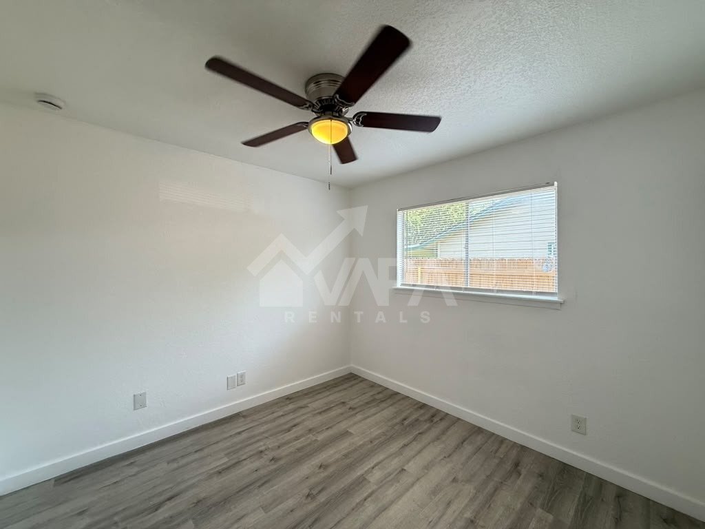 Building Photo - 2706 Lake Briar