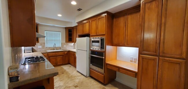 Building Photo - Charming Luxury Home near Downtown & Shopping