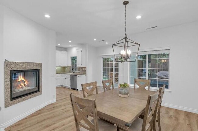Building Photo - 3-Bed Bright Morgan Hill Home in a Desirable Neighborhood