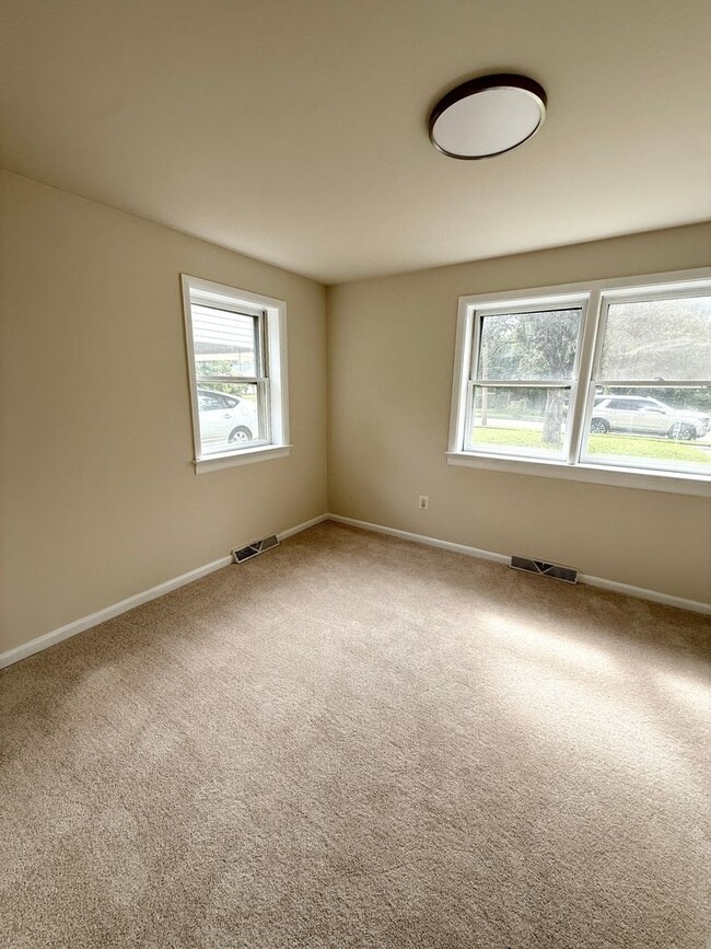 Building Photo - Refreshed One Bedroom in the City