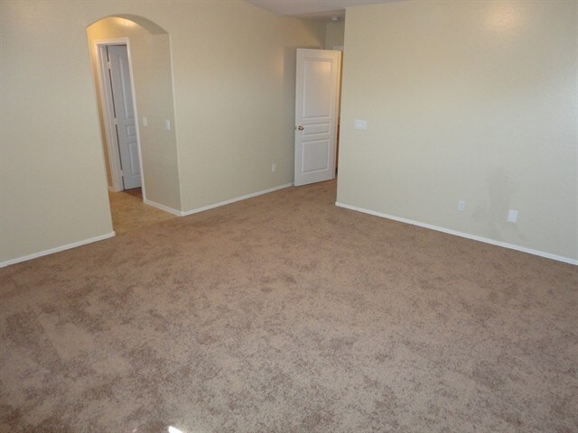 Building Photo - 10542 W La Reata Ave