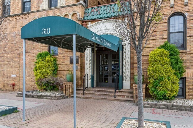 Primary Photo - 310 Riverside Blvd