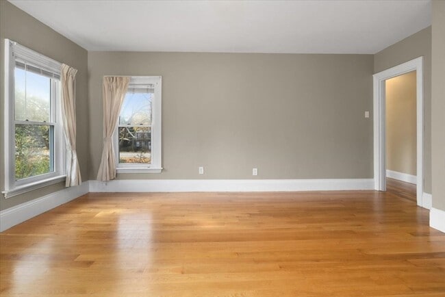 Building Photo - 33 Dunbar St