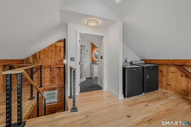 Building Photo - 13 Meadowood Ln
