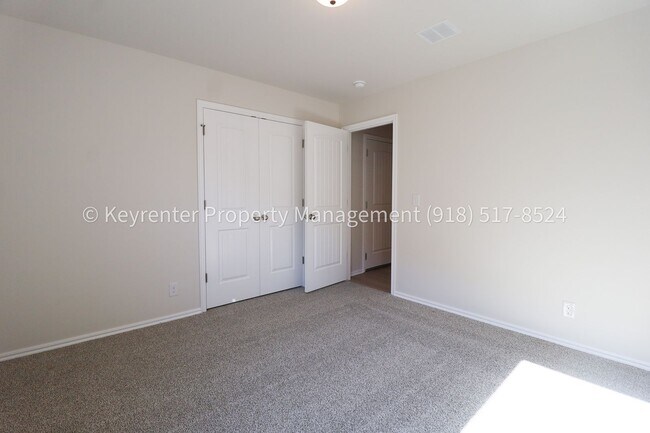 Building Photo - Stunning New Construction Home 4 Bed 2 Bath Broken Arrow