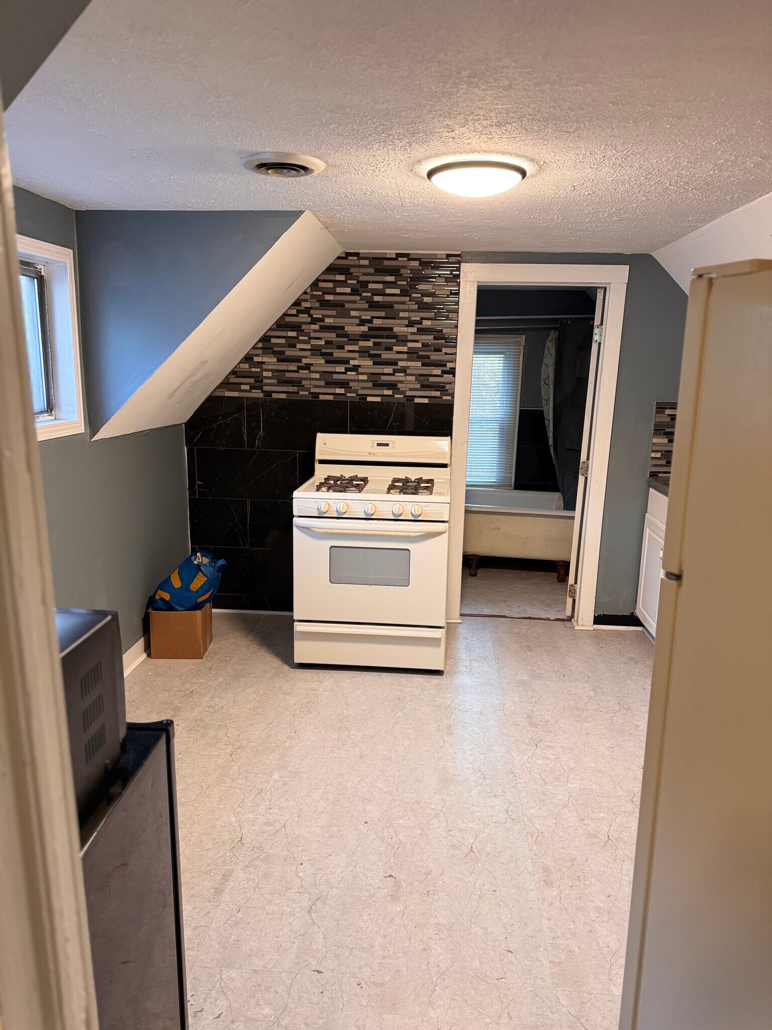 Building Photo - 18402 Melville Rd