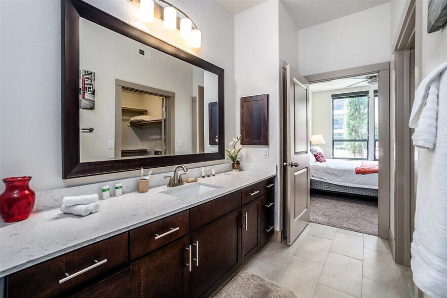 Building Photo - 1125 Pierce St