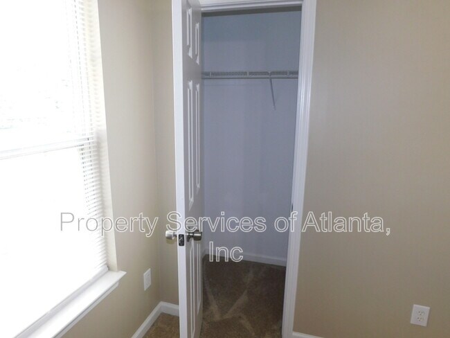 Building Photo - 202 Woodland Way