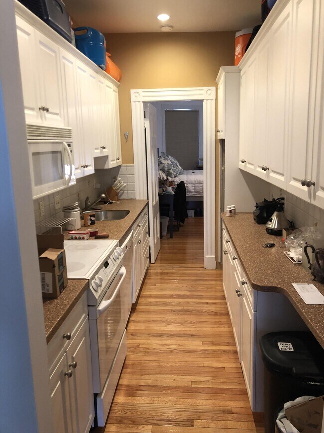 Building Photo - 918 Beacon St