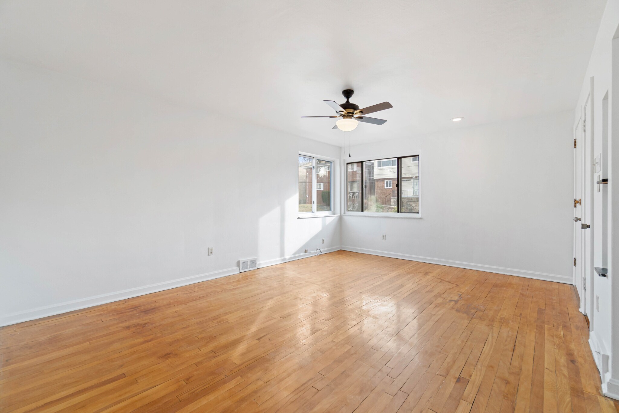 Unit 2 Living Room - 6569 Rosemoor St