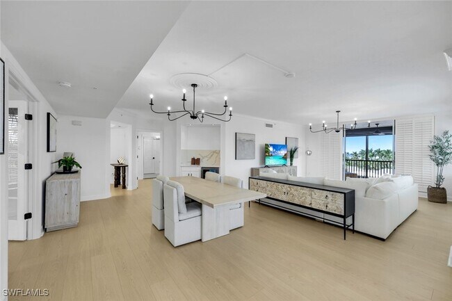 Building Photo - 8720 Bay Colony Dr