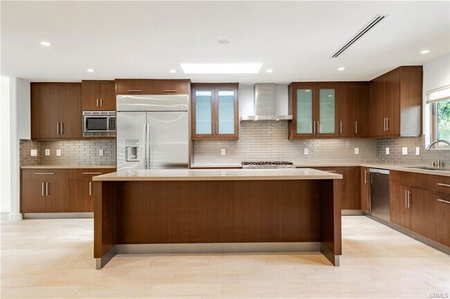 Building Photo - 15053 Greenleaf St