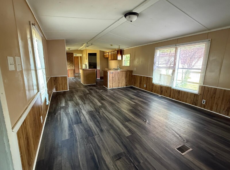 Building Photo - 615 S Bell St