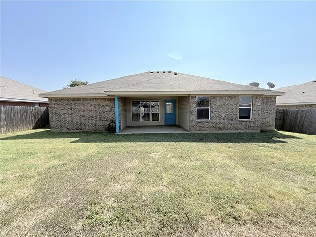Building Photo - 2409 Gail Dr