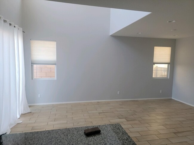 Building Photo - 305 Paseo Gusto