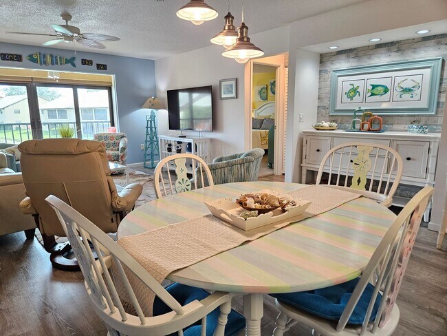 Building Photo - Seasonal Short-Term 2 Bedroom 2 Bathroom Second Floor Condo in Mission Lakes!