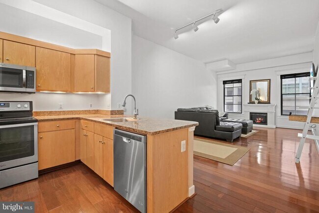 Primary Photo - 631 D St NW