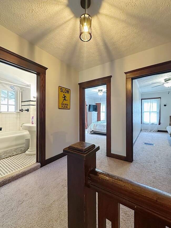 Building Photo - Charming Furnished 3BR/2BA Duplex in Histo...