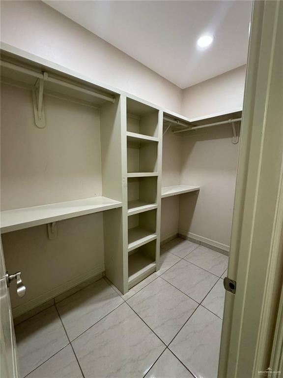 Building Photo - 304 S Ridge Ln