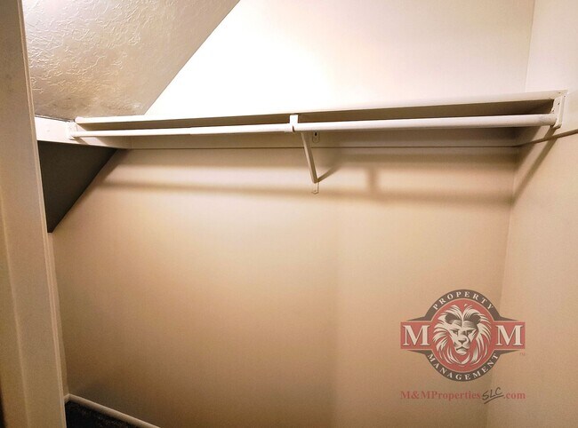 Building Photo - Beautiful Remodeled 4 Bd 2 Bath Home