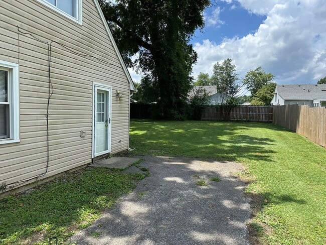 Building Photo - House for rent: Four bedroom,One bath, sto...