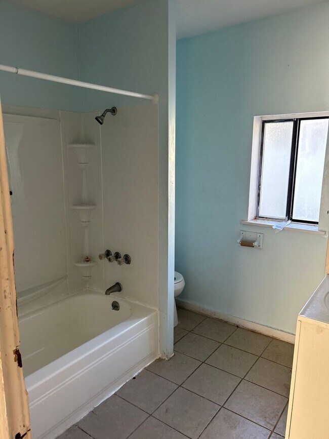 Building Photo - 14 Gerdon Ave