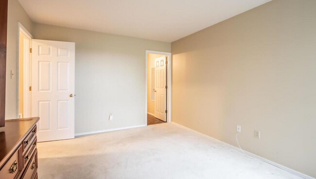 Building Photo - 5196 Hollow Wood Ct