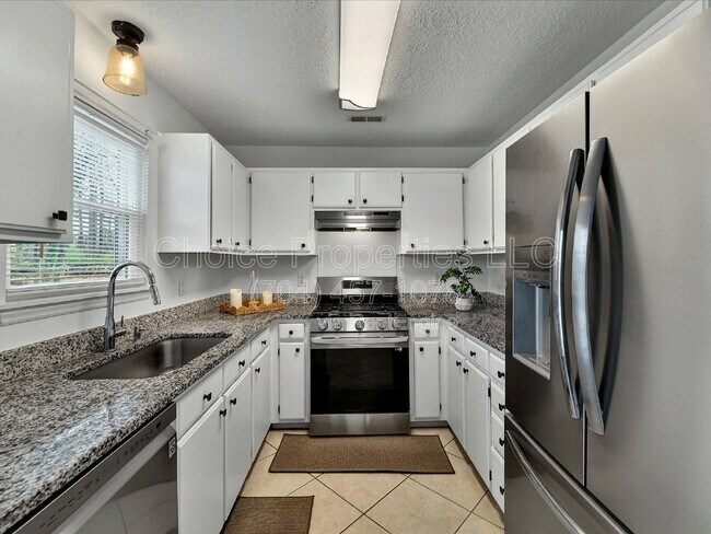 Building Photo - 8413 Red Setter Ln