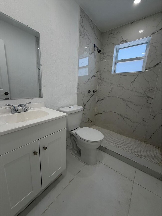 Building Photo - 629 SW 10th St