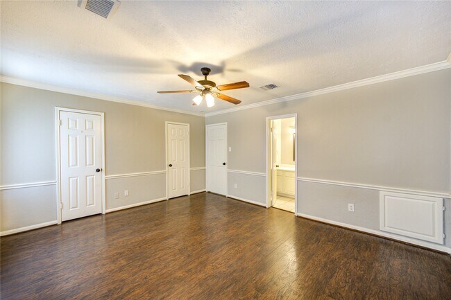 Building Photo - 940 Wycliffe Dr