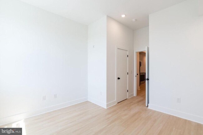 Building Photo - 4408 Lancaster Ave